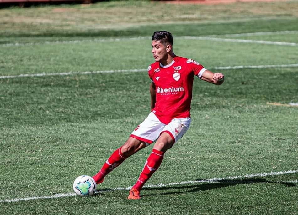 Destaque do Vila Nova comemora sequência no sub-23 e mira vaga no profissional