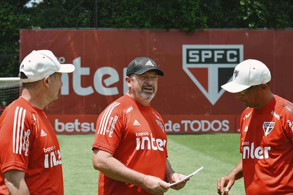 Menta, campeão no Sub-17, fará parte da comissão técnica de técnico interino no São Paulo
