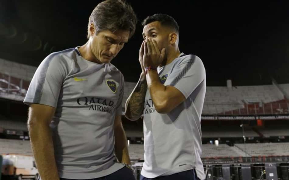 Medalhões no banco? Schelotto, alvo do São Paulo, já deixou Tévez na reserva em final de Libertadores