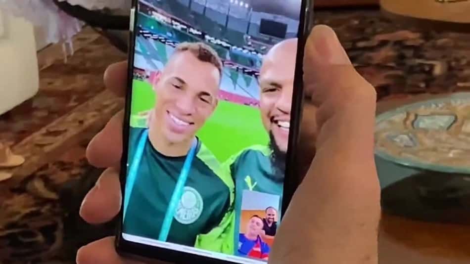 Filho de Bolsonaro divulga bate-papo entre presidente e herói do título do Palmeiras: 'Tem gente que nasce pra decidir'