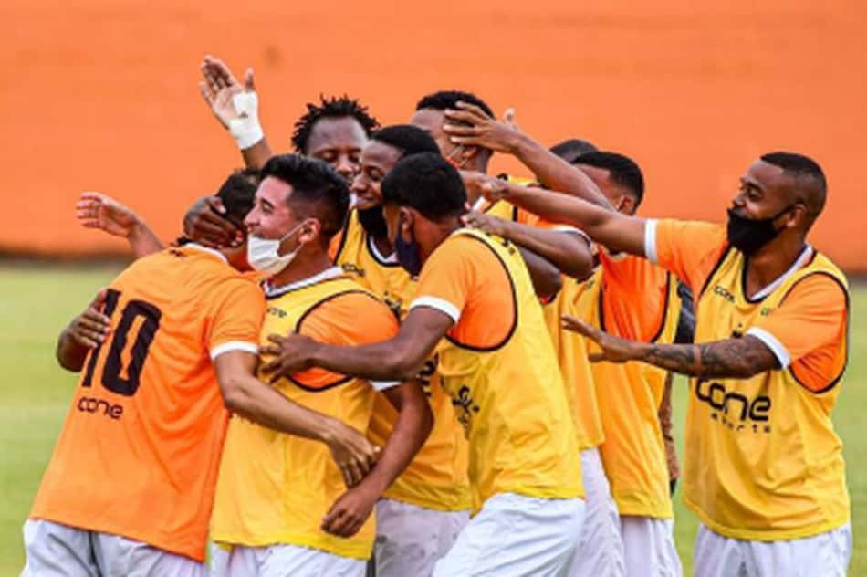 Nova Iguaçu empata nos acréscimos e garante vaga na fase principal do Campeonato Carioca