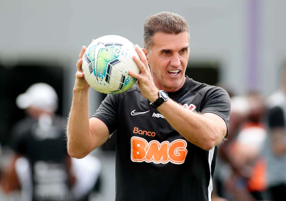 Corinthians treina finalizações e Mancini promove treino tático para o elenco