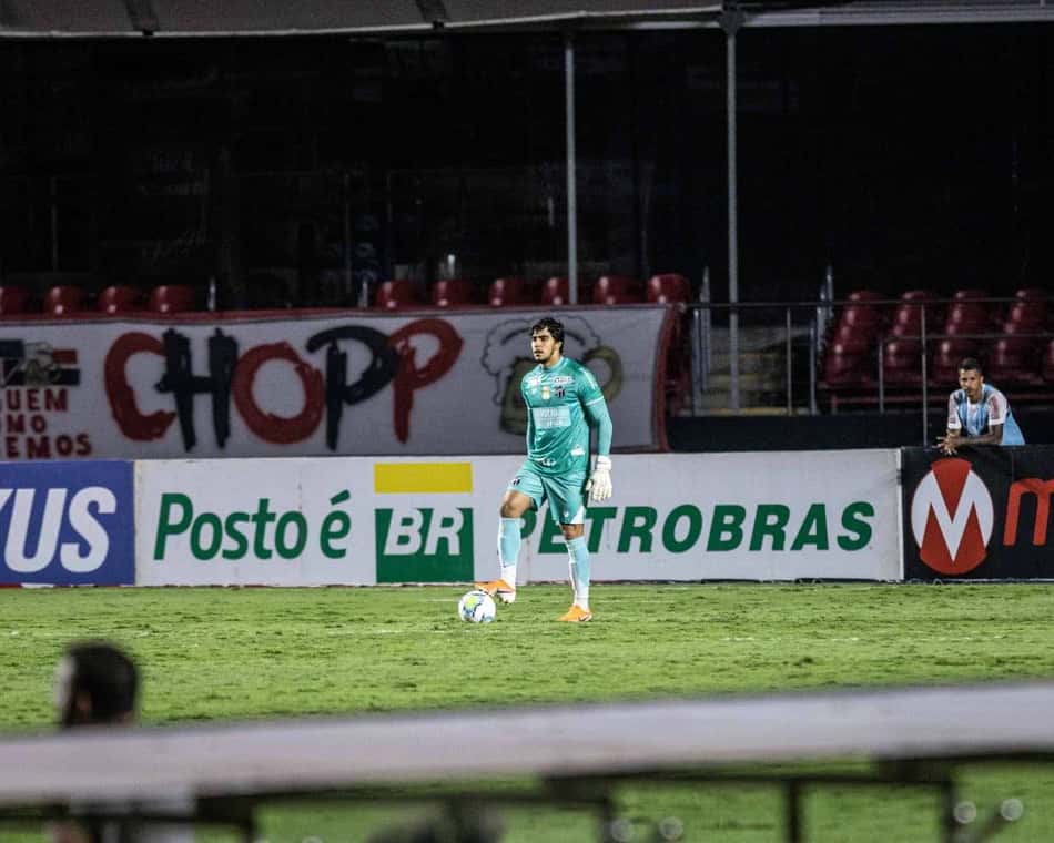 Único goleiro invicto há 10 jogos, Richard também é segundo menos vazado do Brasil