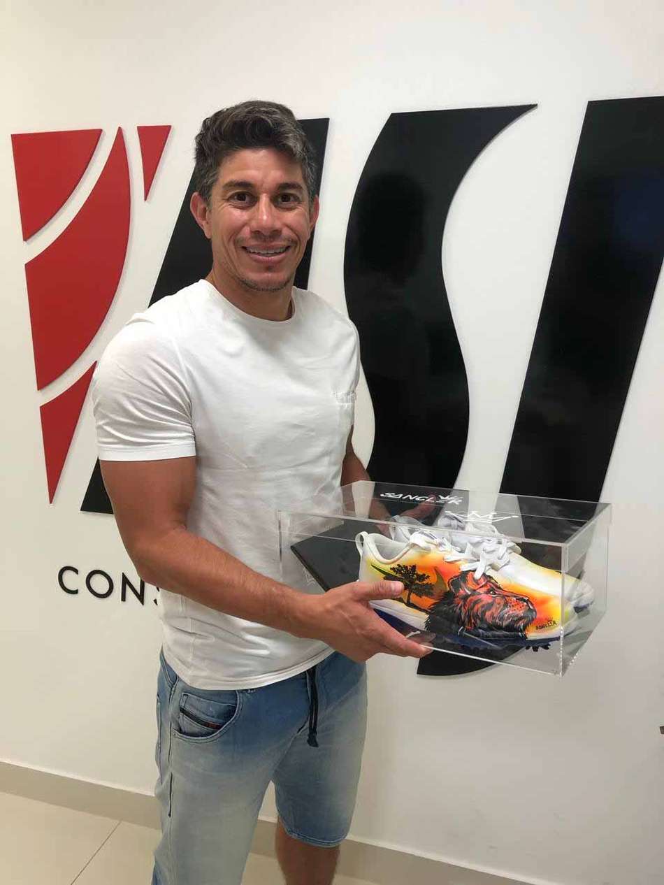Conca com tênis personalizado