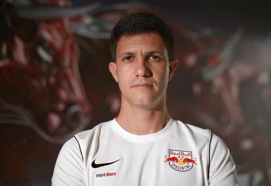 Mauro Cezar ironiza Barbieri após eliminação do RB Bragantino: 'Melhor da nova geração'