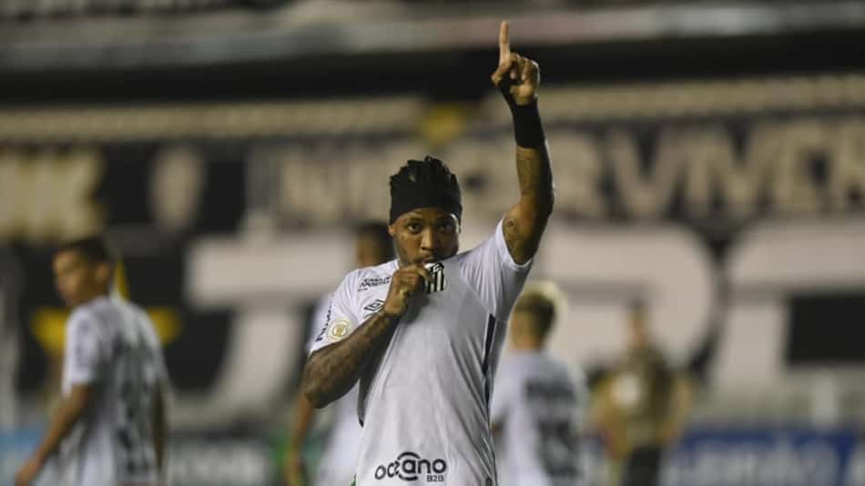 Santos vence e segue na briga pela Libertadores; Coritiba está rebaixado para a Série B
