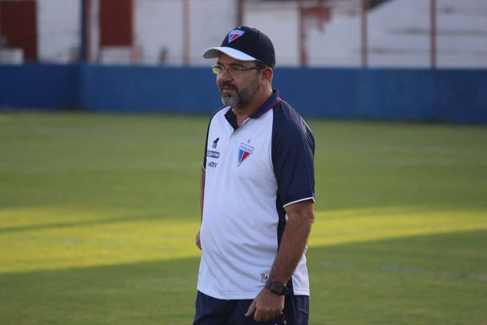 Técnico Enderson Moreira é hospitalizado em Minas Gerais com suspeita de infarto