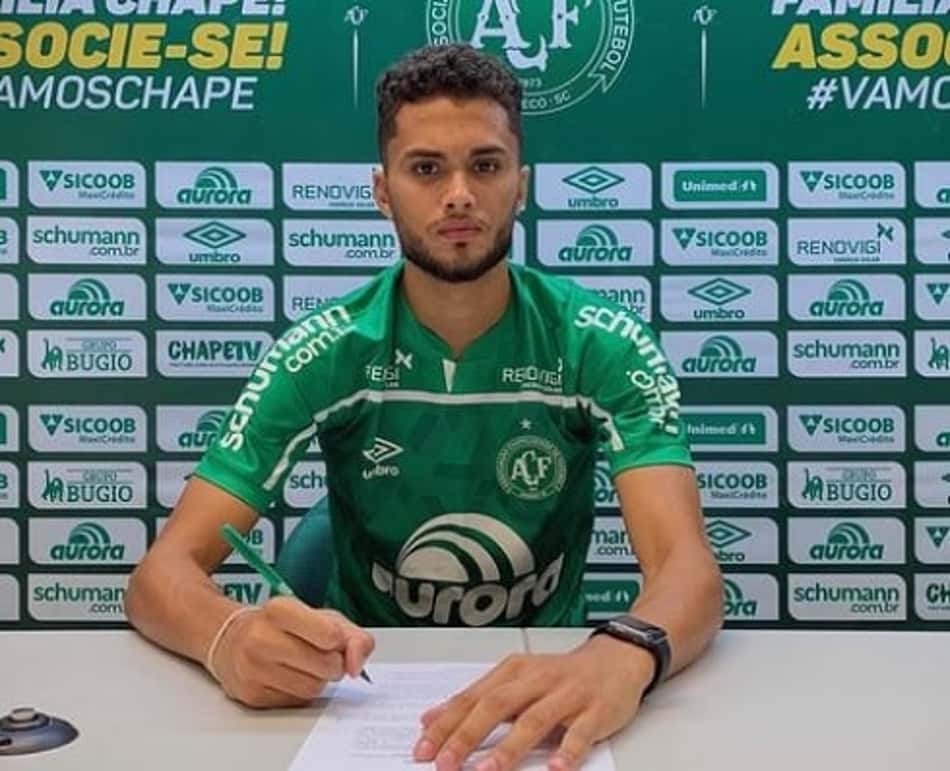 Cesco mira primeiro jogo no profissional da Chape: 'Meu sonho é estrear'