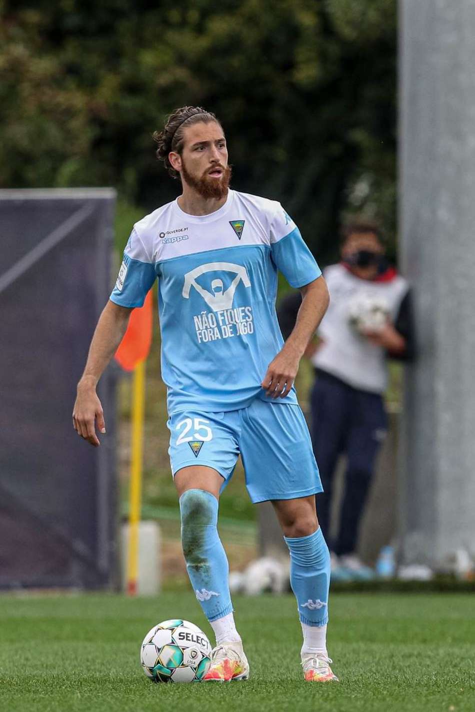 Zagueiro brasileiro com mais gols na Europa celebra grande fase e quer seguir balançando as redes