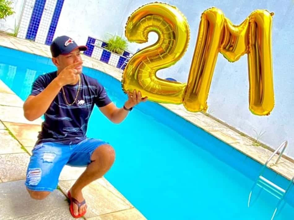 YouTuber amante das motos, Diogo 305 atinge marca de 2 milhões de inscritos