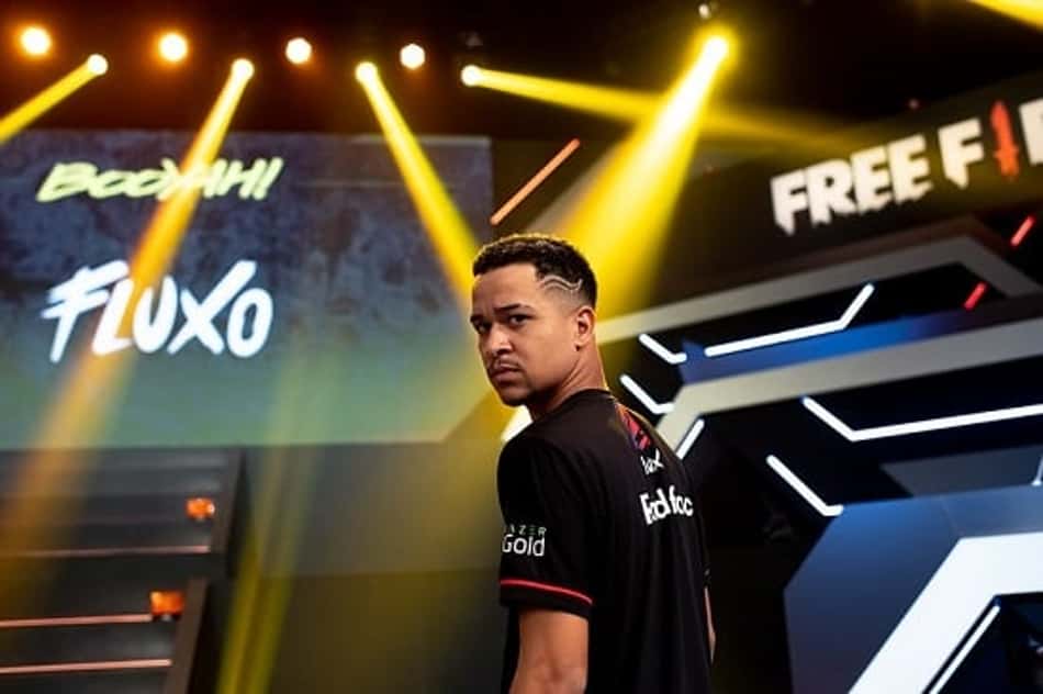 Carioca de 16 anos se emancipa e chega a 'time dos sonhos' no Free Fire