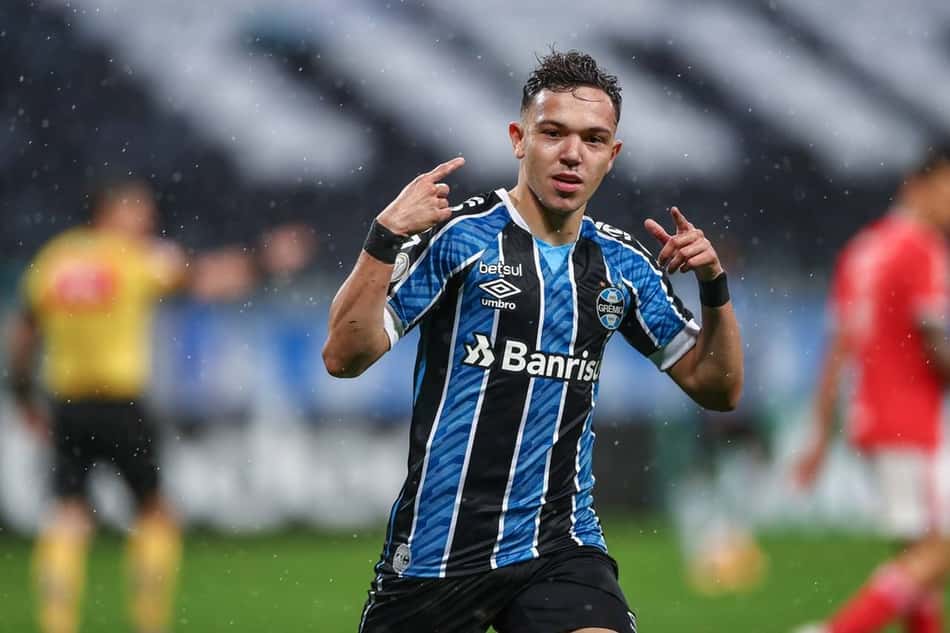 Pepê chega ao Porto e afirma: 'Ansioso por vestir essa camisa'