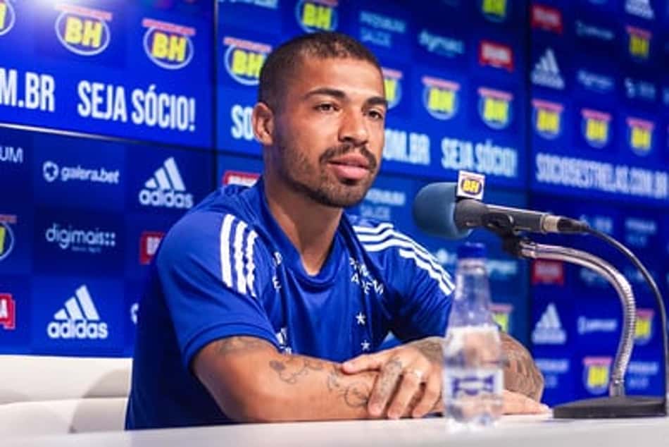 Cruzeiro desiste de negociar Marcinho e o reintegra ao elenco
