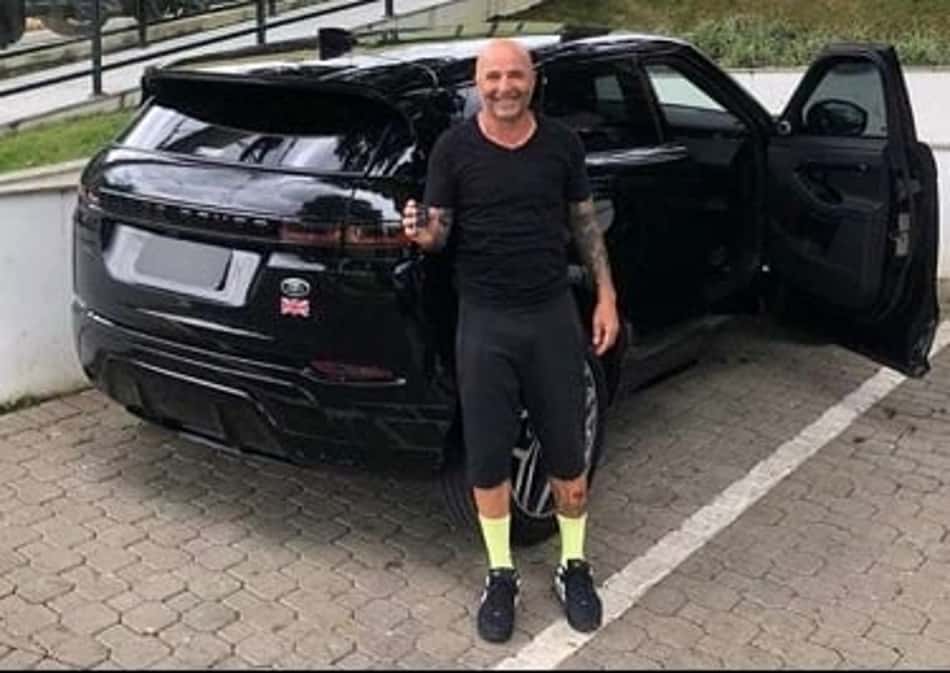 Adeus, Galo? Sampaoli põe carro à venda e entrega casa em que mora para a imobiliária