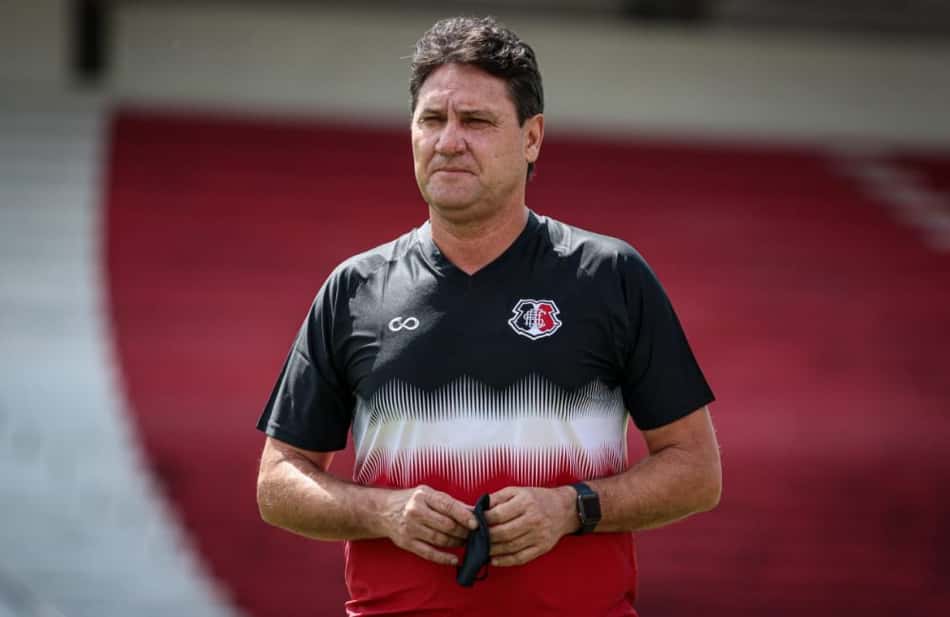 VÍDEO: Novo técnico do Santa Cruz exalta chegada em momento de remodelação do clube