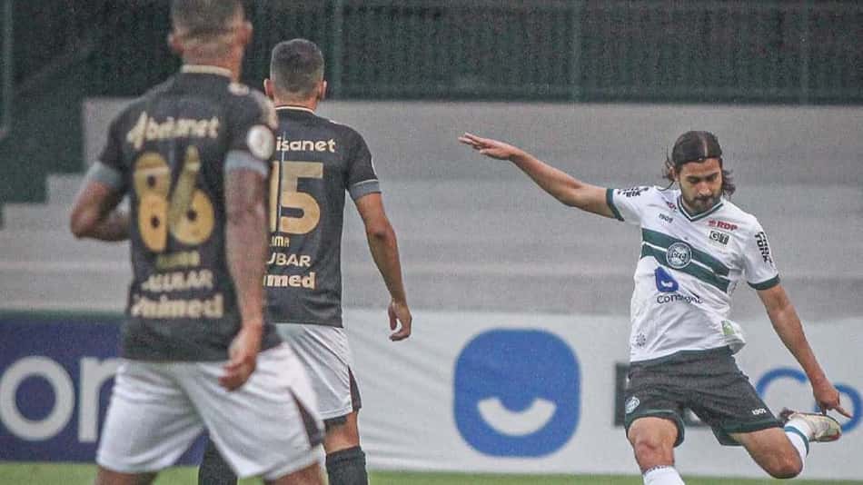 Mattheus Oliveira lamenta a falta de efetividade do Coxa diante do Ceará