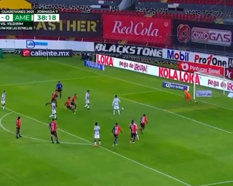 Gol de pênalti 'à la Barcelona' chama a atenção na América