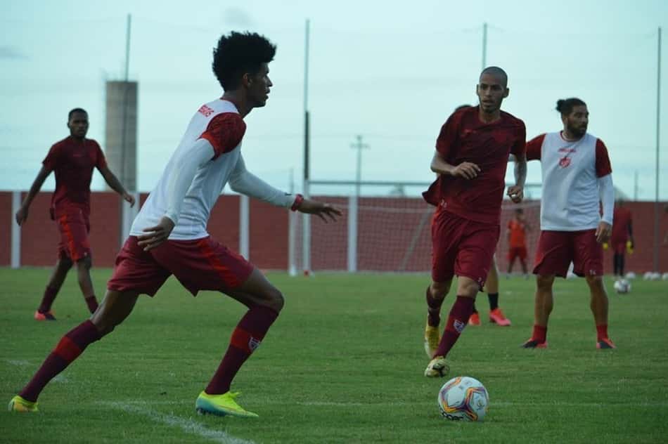 Após classificação na Copa do Brasil, Ewerton Páscoa pede intensidade ao CRB para sequência da temporada