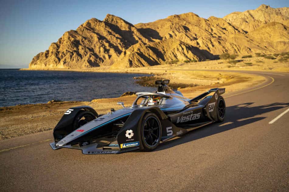 Mercedes-EQ Formula E Team leva carro elétrico à cidade inteligente