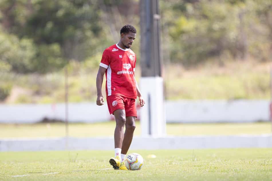 Após ser campeão no sub-20, Williams Bahia projeta sequência no profissional do Náutico