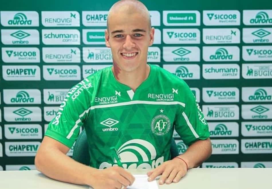 Lateral da Chapecoense deve jogar no futebol português