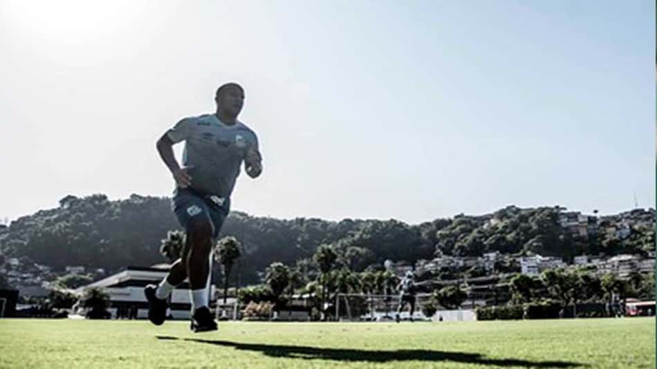 Sánchez marca em jogo-treino e se aproxima do retorno ao Santos