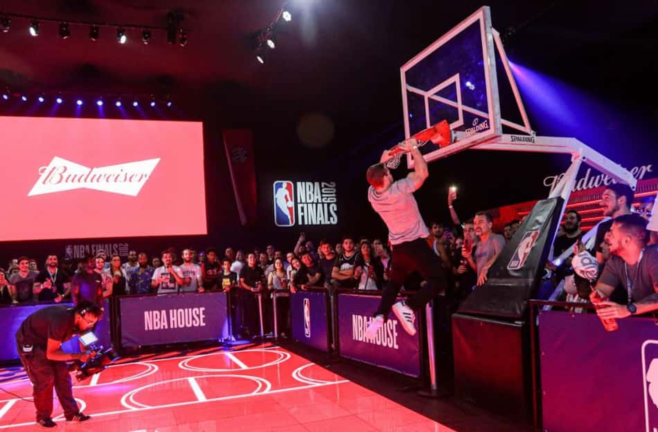 Emicida fala de sua paixão pela NBA em campanha da emissora oficial da liga no Brasil