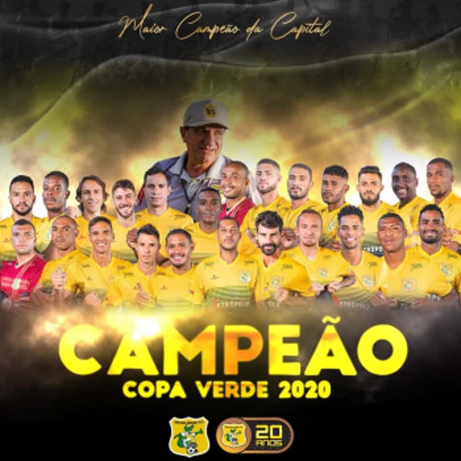 Carlos Eduardo comemora título da Copa Verde com o Brasiliense