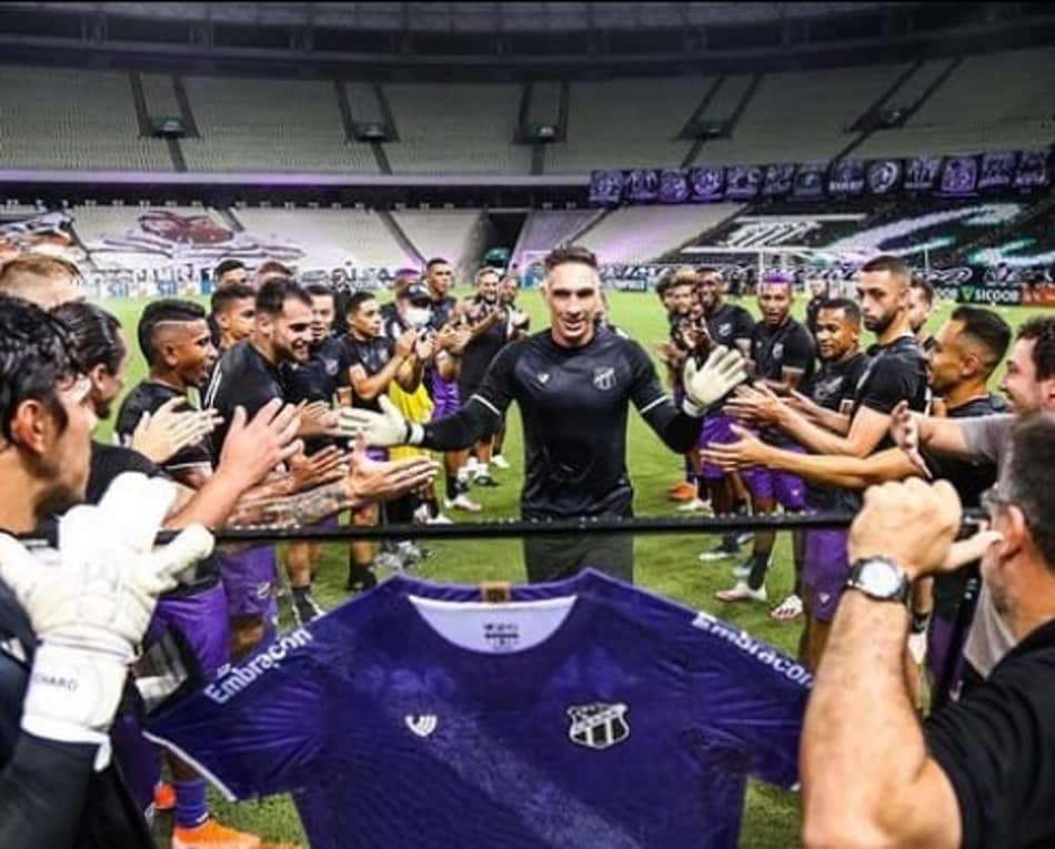 Aposentou! Fernando Prass é homenageado por elenco e diretoria do Ceará
