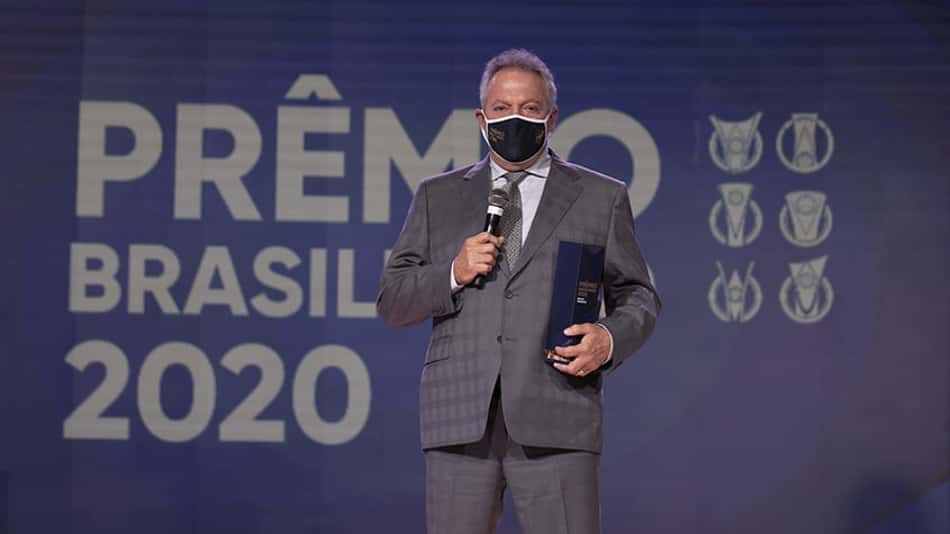 Abel Braga é eleito o melhor técnico do Campeonato Brasileiro de 2020: 'Me sinto honrado com esse troféu'