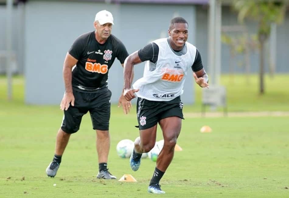 Cauê e Xavier são liberados pelo DM e voltam a ficar à disposição no Corinthians