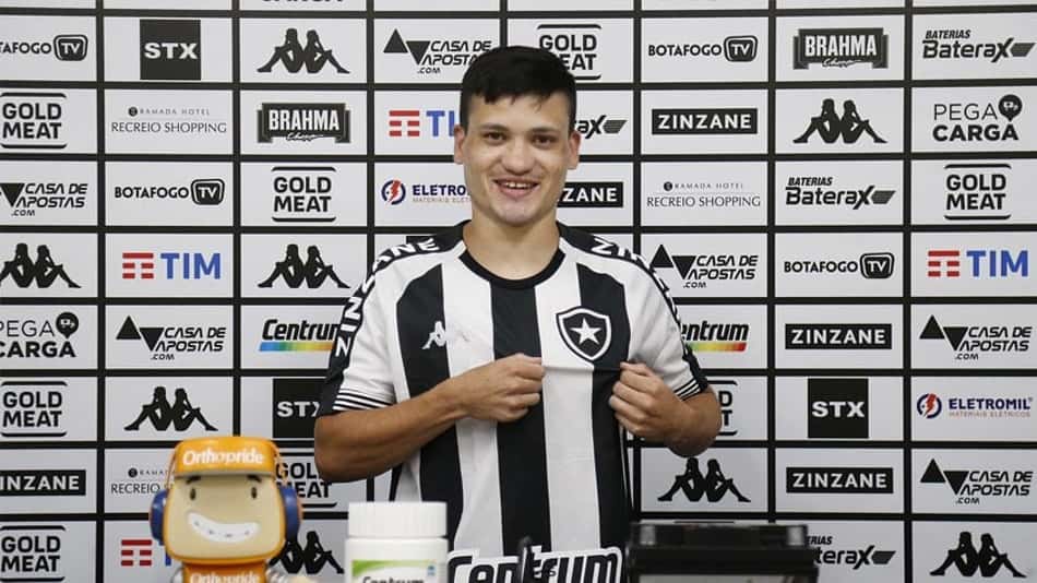 Ronald é apresentado pelo Botafogo: 'Nunca vai faltar raça e vou sempre honrar a camisa'