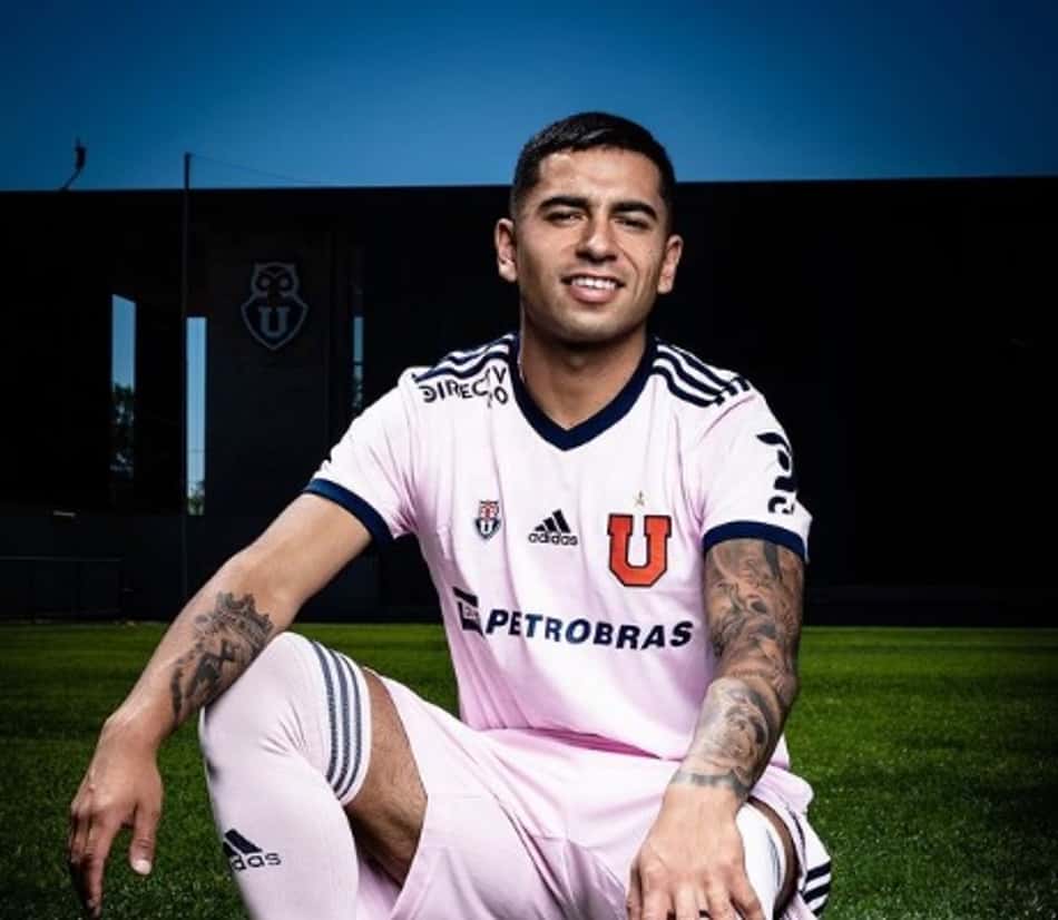 Meio-campista lança polêmica durante apresentação em novo clube