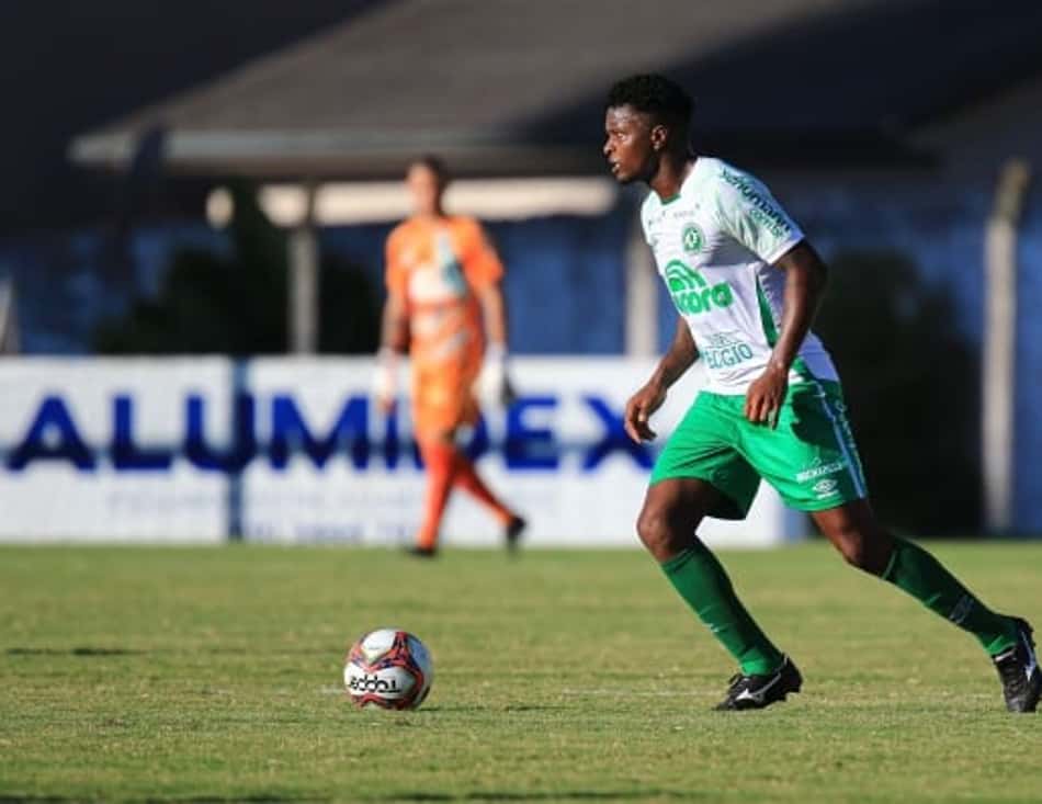 Moisés Ribeiro comemora volta aos gramados