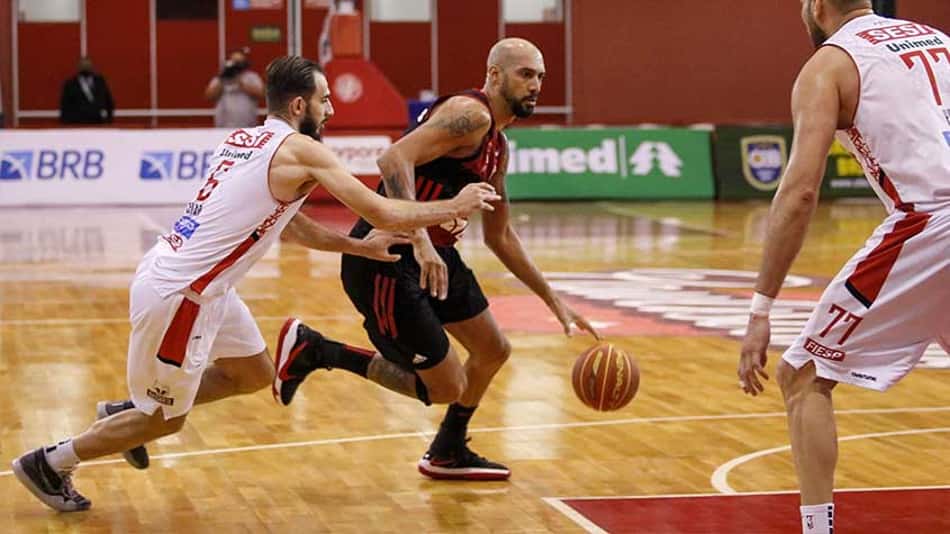 Em noite iluminada de Marquinhos, Flamengo derrota Franca por 94 a 91