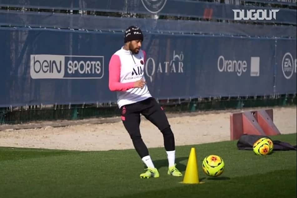 Perto do retorno: Neymar treina com bola no PSG