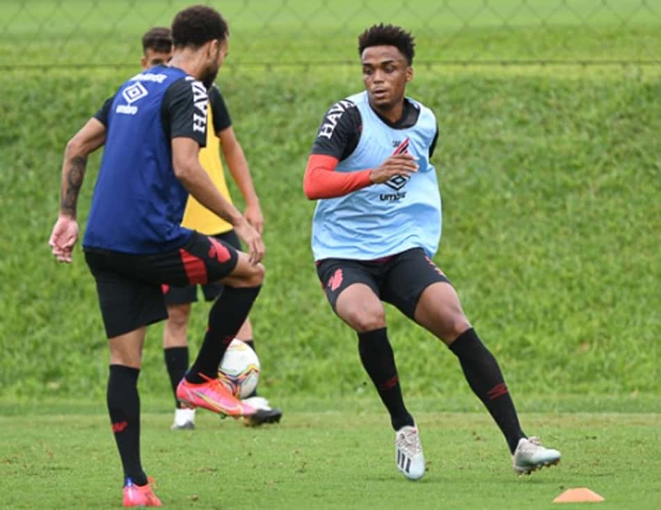 Elias aposta em sua 'experiência' para ajudar o Athletico
