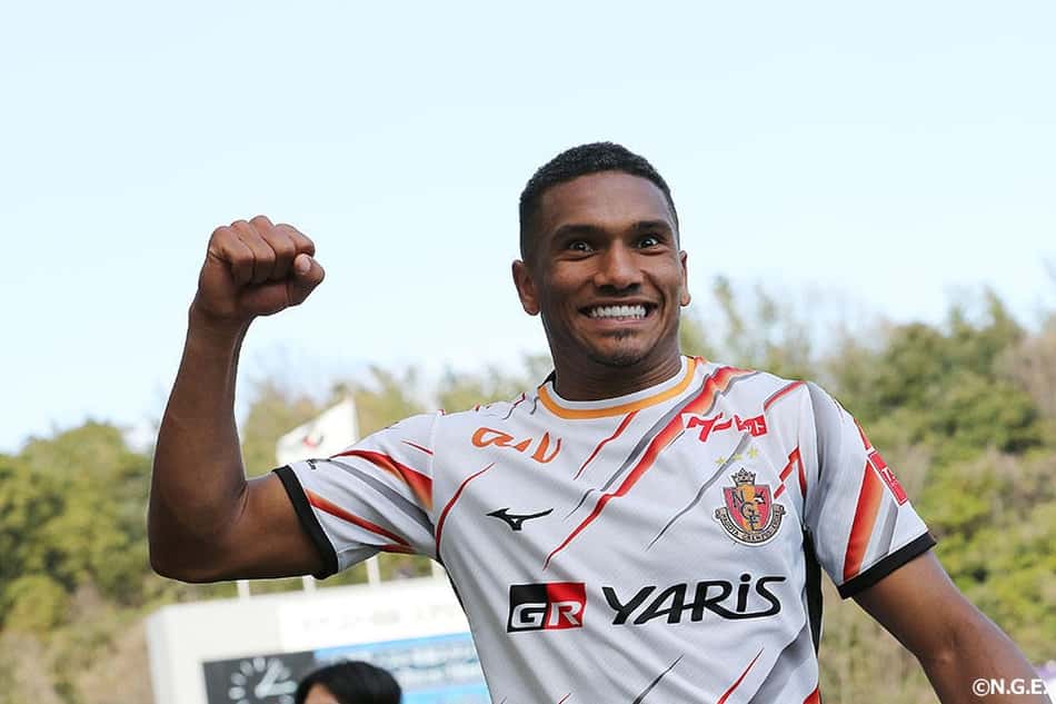 Com dois gols na estreia, brasileiro sonha com artilharia da J-League
