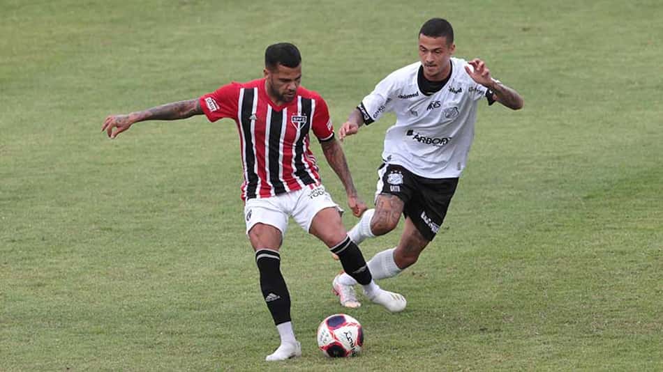 Técnico de clube sul-americano teria entrado em contato com Dani Alves, informa jornal
