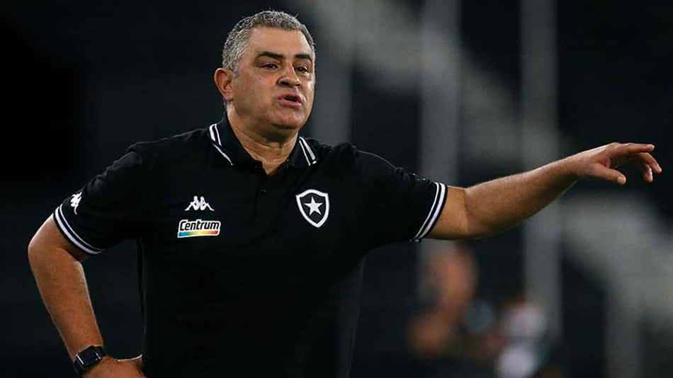 Chamusca classifica vitória do Botafogo como 'muito importante' e elogia Chay: 'Vai nos ajudar bastante'