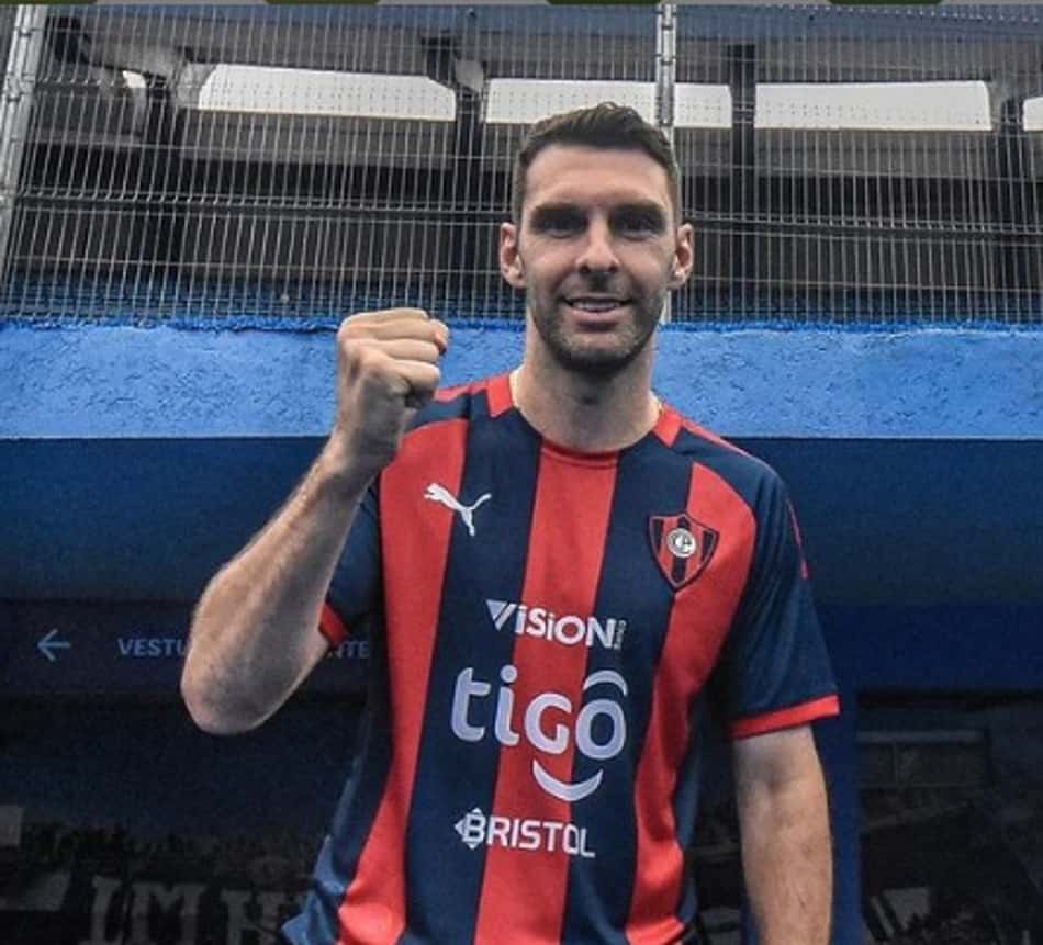 Atacante do Cerro volta a detonar erro de arbitragem contra o Fluminense