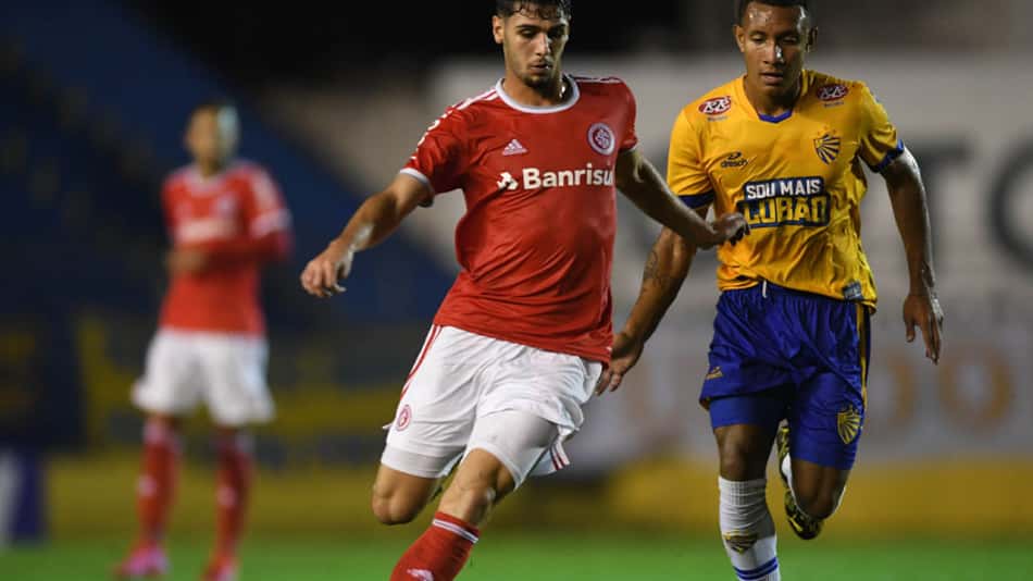 Inter consegue a virada, mas acaba cedendo empate no fim para o Pelotas pelo Campeonato Gaúcho