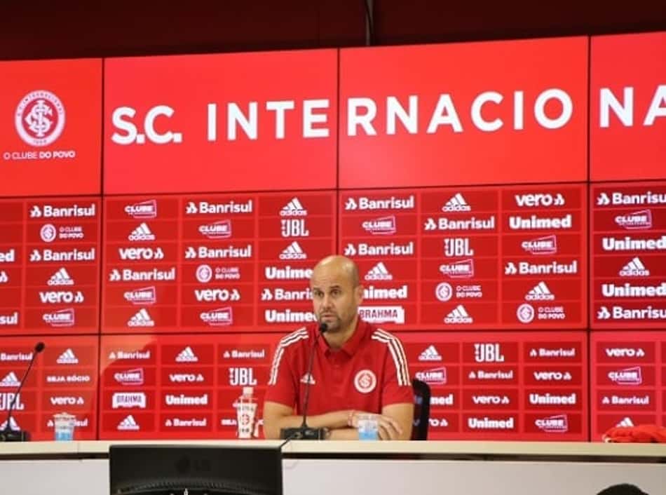 Queda na Copa do Brasil deixa Ramírez em situação crítica no Internacional