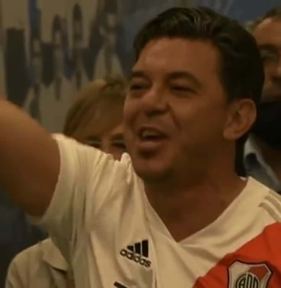 Técnico do River Plate dá resposta a comentário de Riquelme