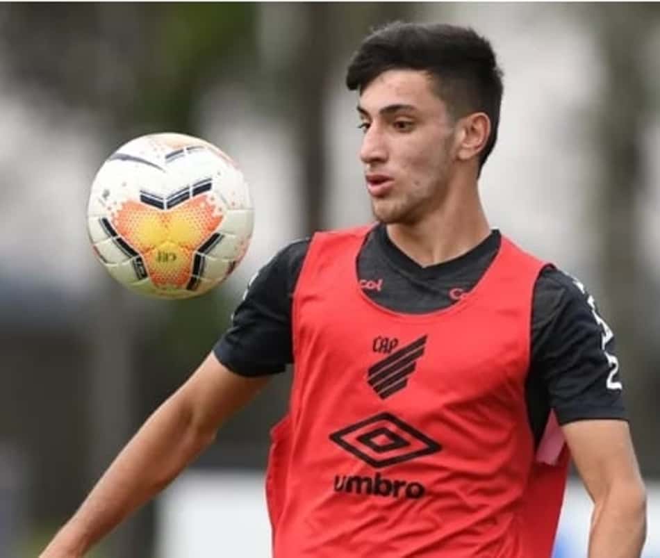 Pedrinho se recusa a voltar para o Athletico e permanece no Oeste