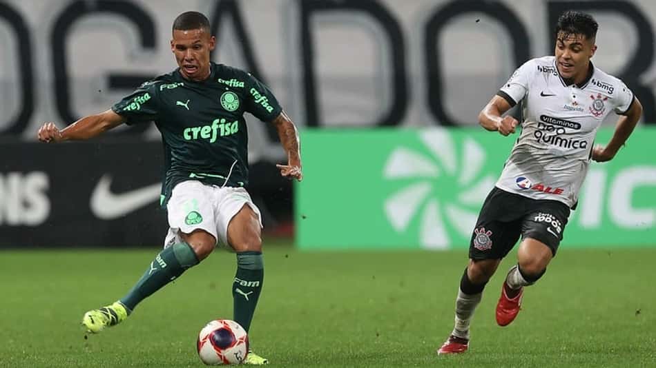 Após estreia no Palmeiras, Gustavo Garcia, da base, agradece Abel e fala sobre amizade com Fabinho