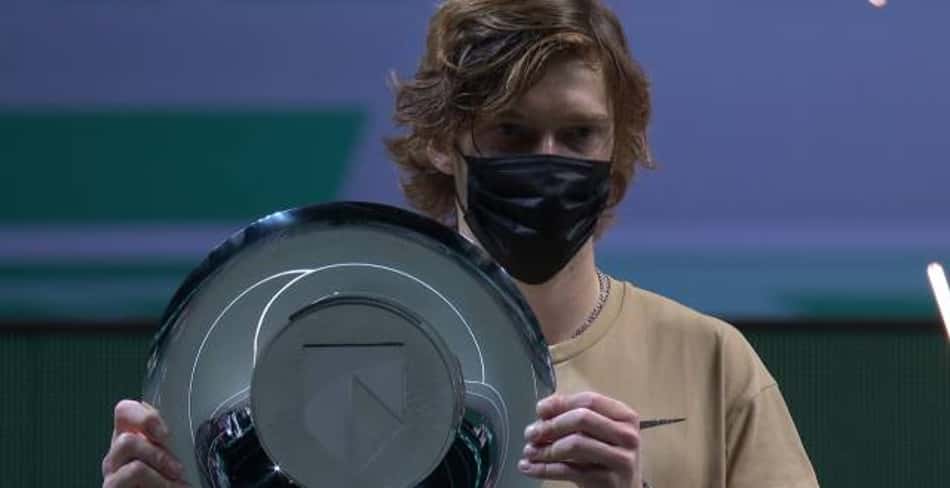 Rublev bate Fucsovics e ergue, em Roterdã, 4º ATP 500 consecutivo