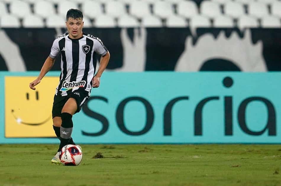 Ronald passará por nova avaliação, mas tende a desfalcar o Botafogo no duelo com o Náutico