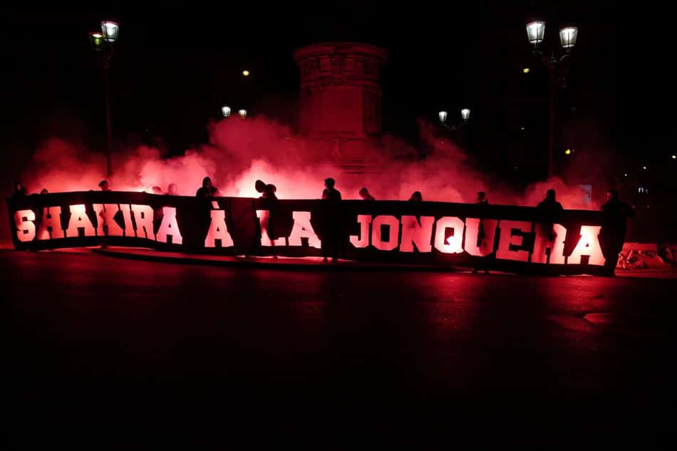 Torcida do PSG insulta Shakira antes de duelo contra o Barcelona