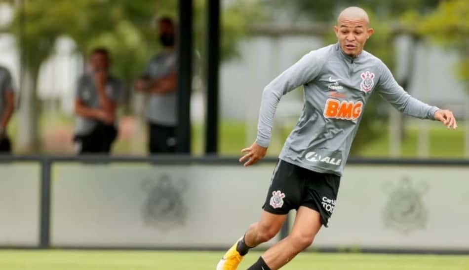 Adson comemora estreia pelo Corinthians: 'Um dos dias mais felizes da minha vida'